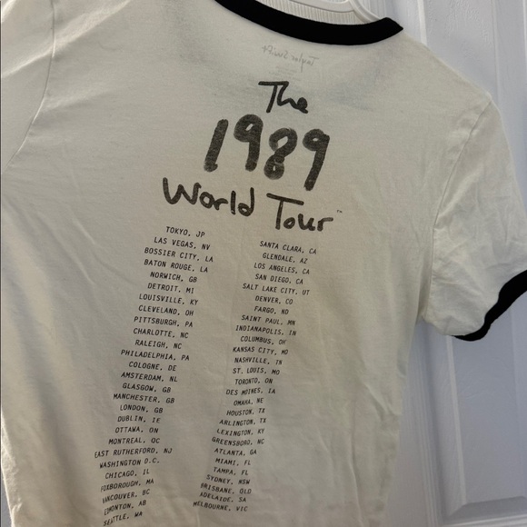 RARE Taylor Swift 1989 Tour Shirt T-Shirt Polaroid Tour Dates Official Merch - Picture 7 of 7